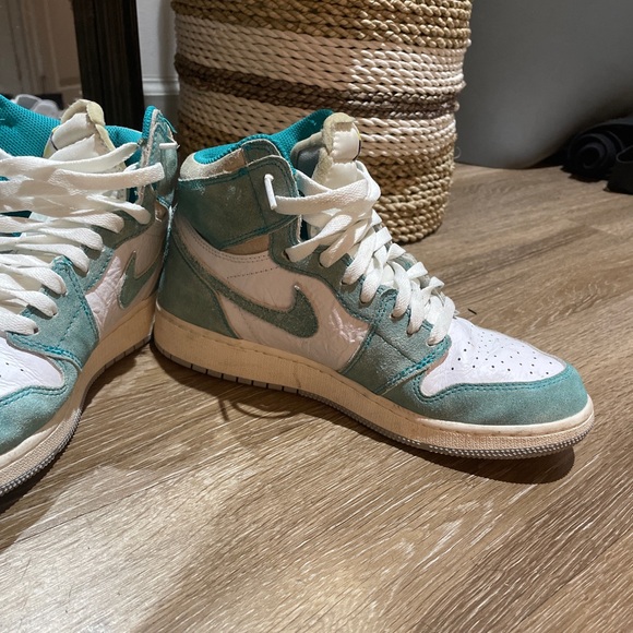 Turbo Green Jordan 1s - Picture 7 of 7